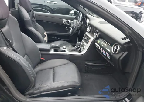 2014 Mercedes-Benz Slk 250 z USA, uszkodzony, nr VIN WDDPK4HA4EF085044